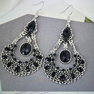 Women’s Fashion Bohemian Water Drop Pierced Earrings. Metal, Black